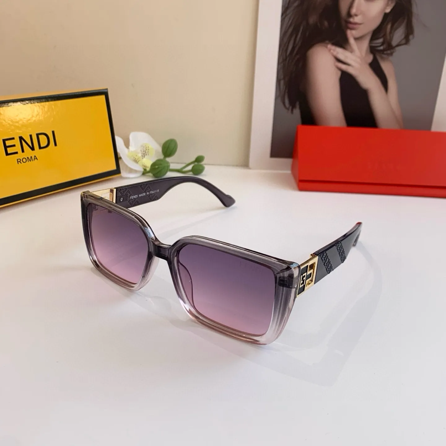 FENDI新作黒Fサングラスファッションモデル - 画像 (3)