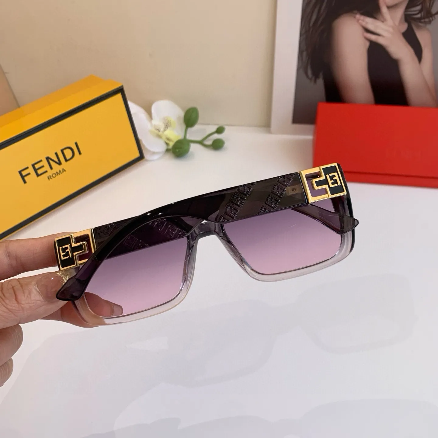 FENDI新作黒Fサングラスファッションモデル - 画像 (8)