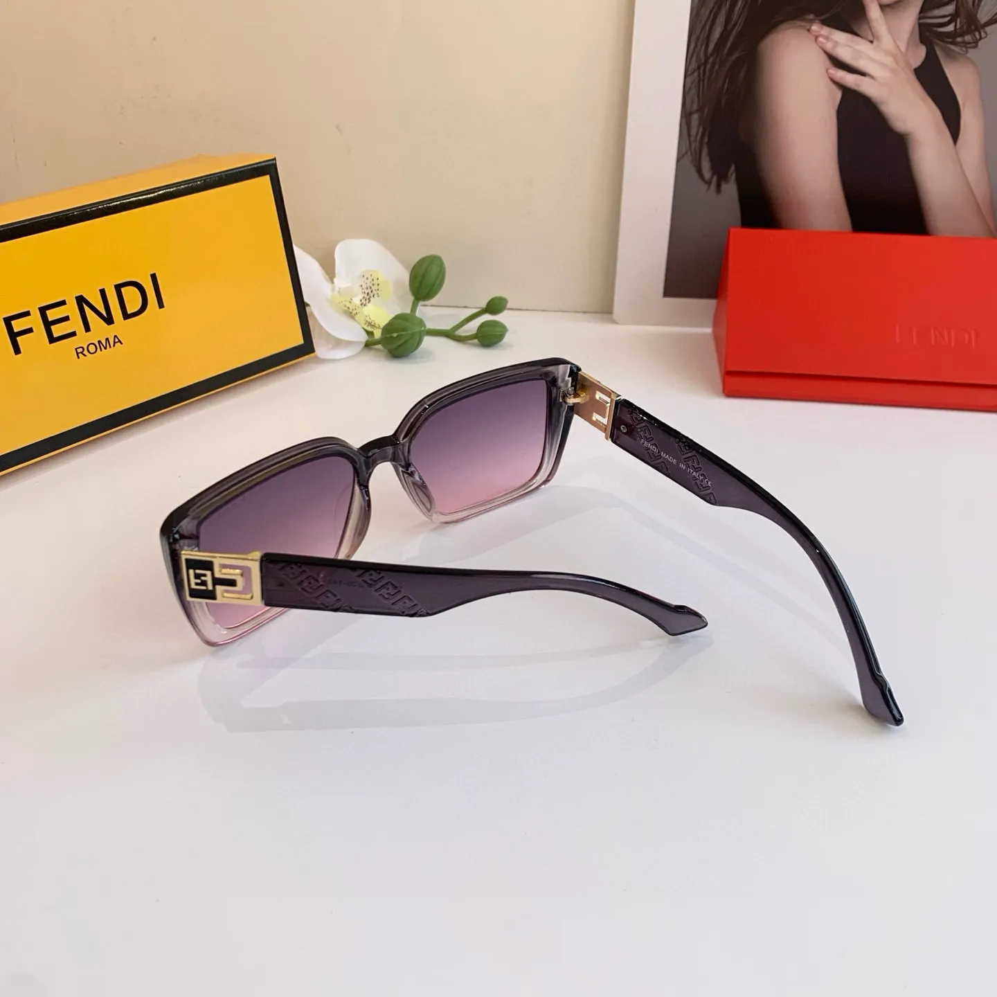FENDI新作黒Fサングラスファッションモデル - 画像 (9)