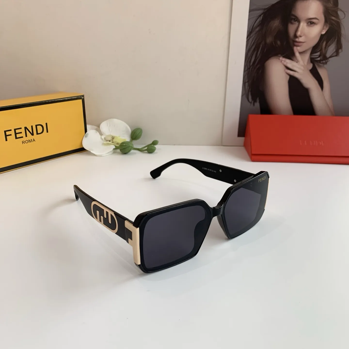 FENDI新作黒ファッションサングラス