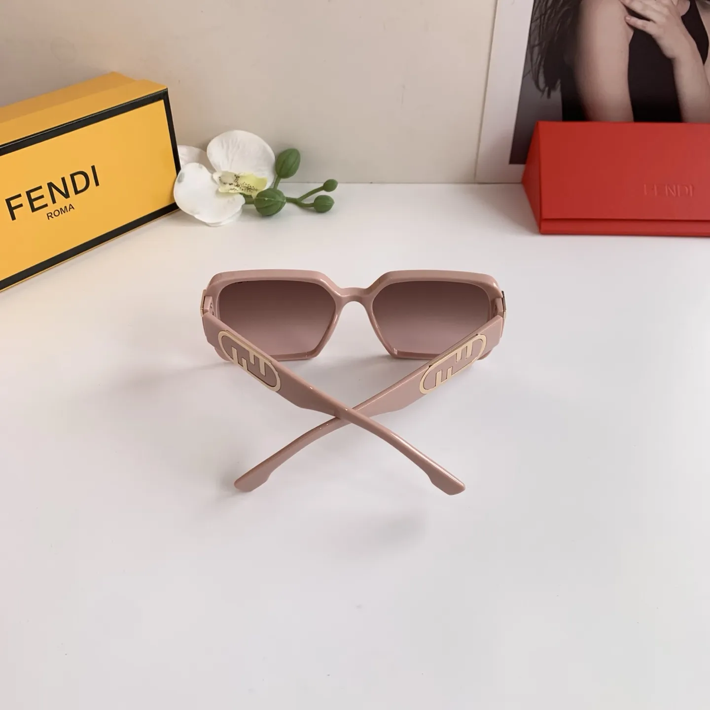 FENDI新作黒ファッションサングラス - 画像 (9)