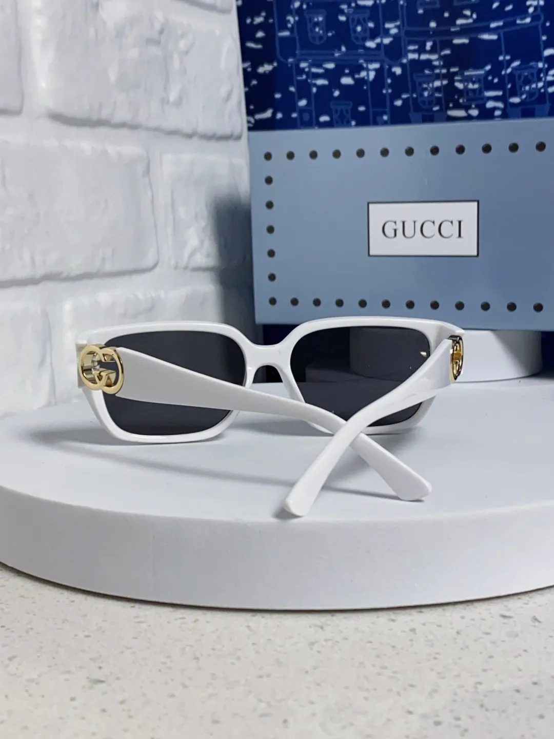 GUCCI新作白黒キャッツアイサングラス - 画像 (4)