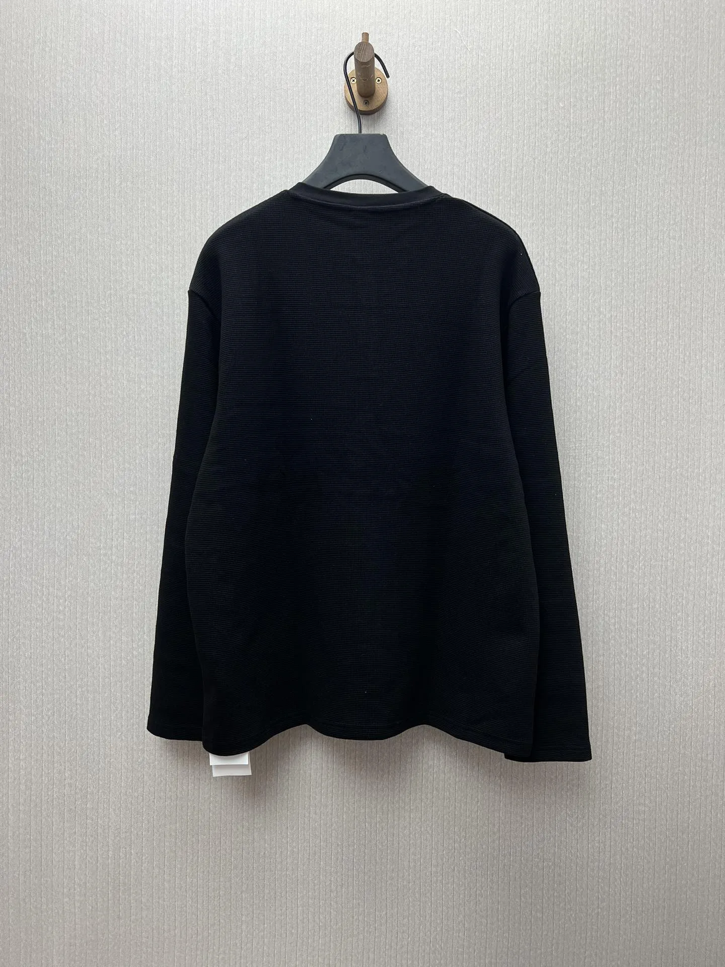 クロエ25SSサンスクリットヘンリーネックワッフルセーター黒 - 画像 (3)