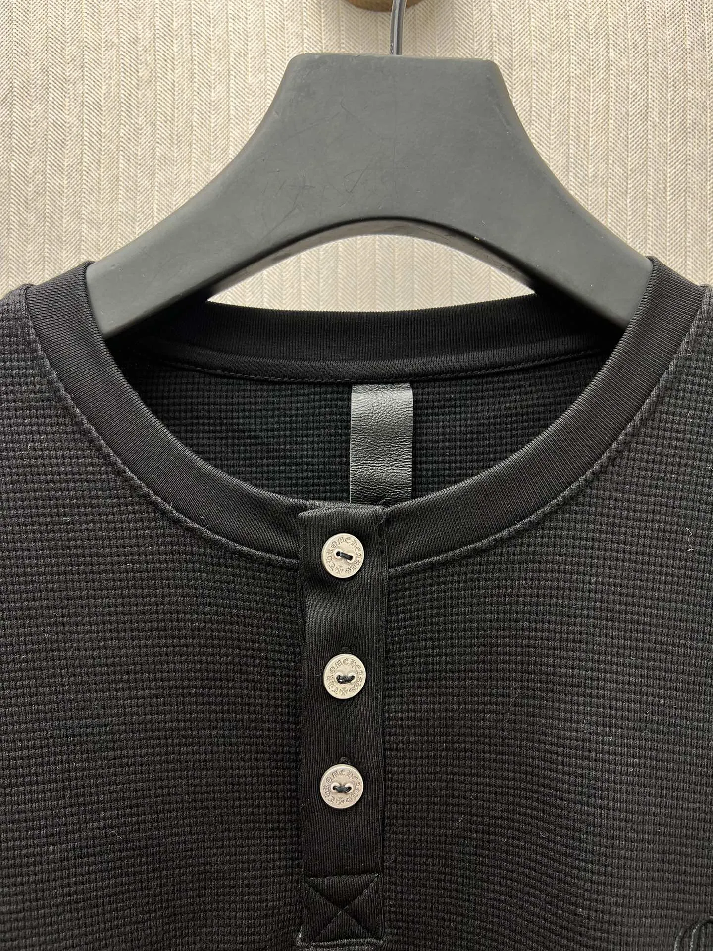 クロエ25SSサンスクリットヘンリーネックワッフルセーター黒 - 画像 (4)