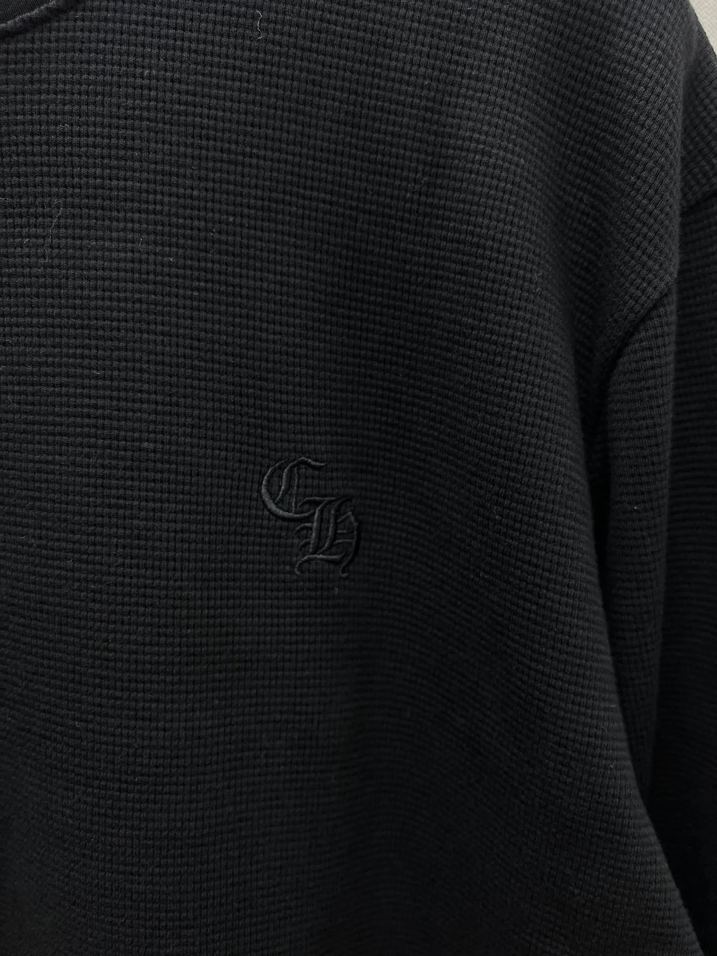 クロエ25SSサンスクリットヘンリーネックワッフルセーター黒 - 画像 (6)
