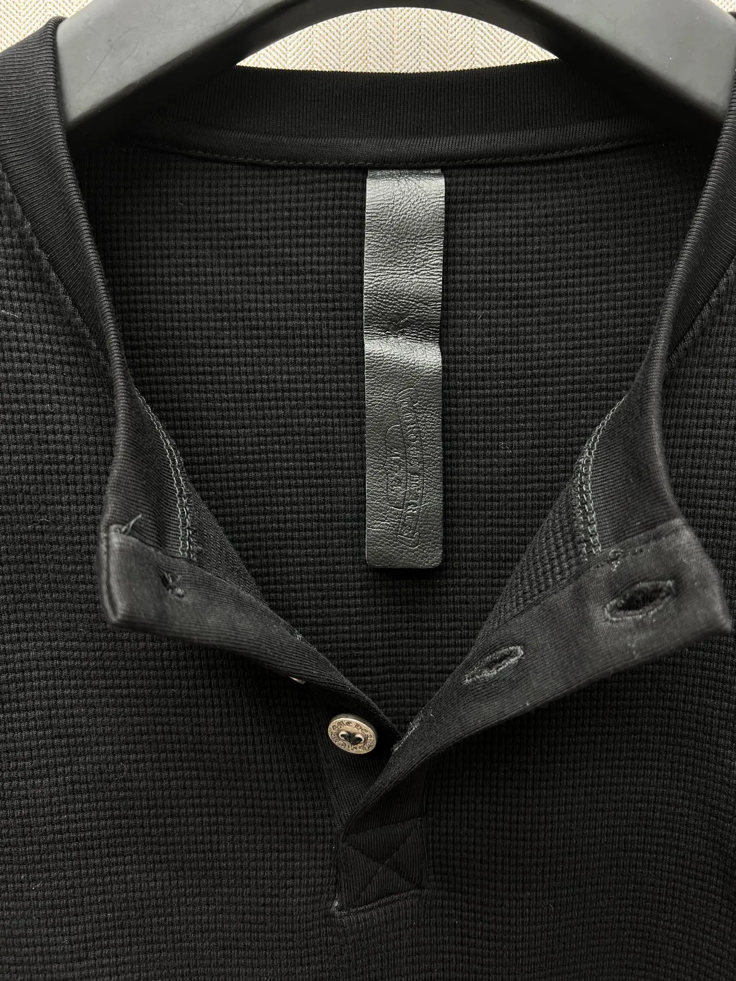 クロエ25SSサンスクリットヘンリーネックワッフルセーター黒 - 画像 (9)