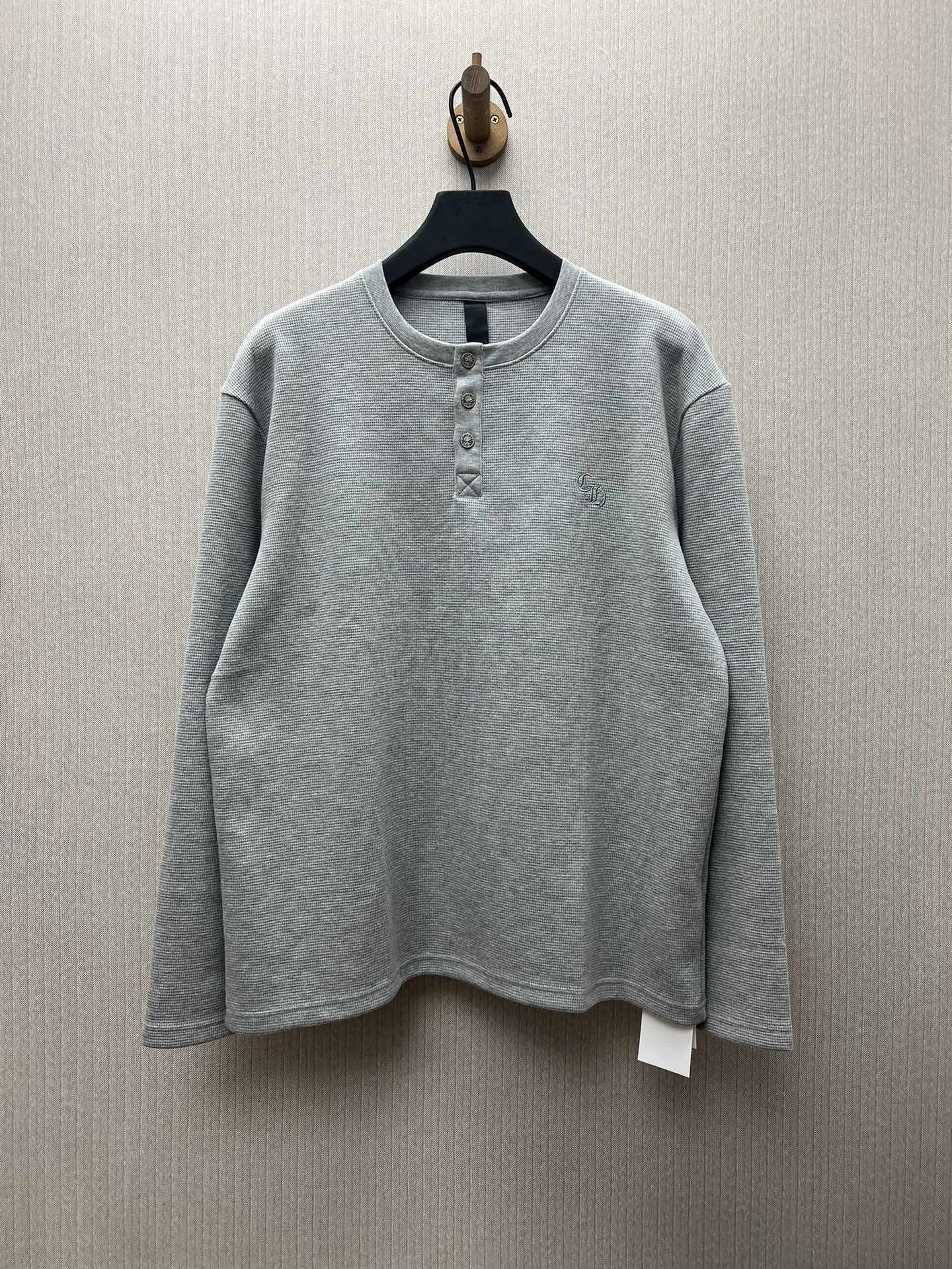 クロエ25SSサンスクリットヘンリーネックグレーワッフルセーター