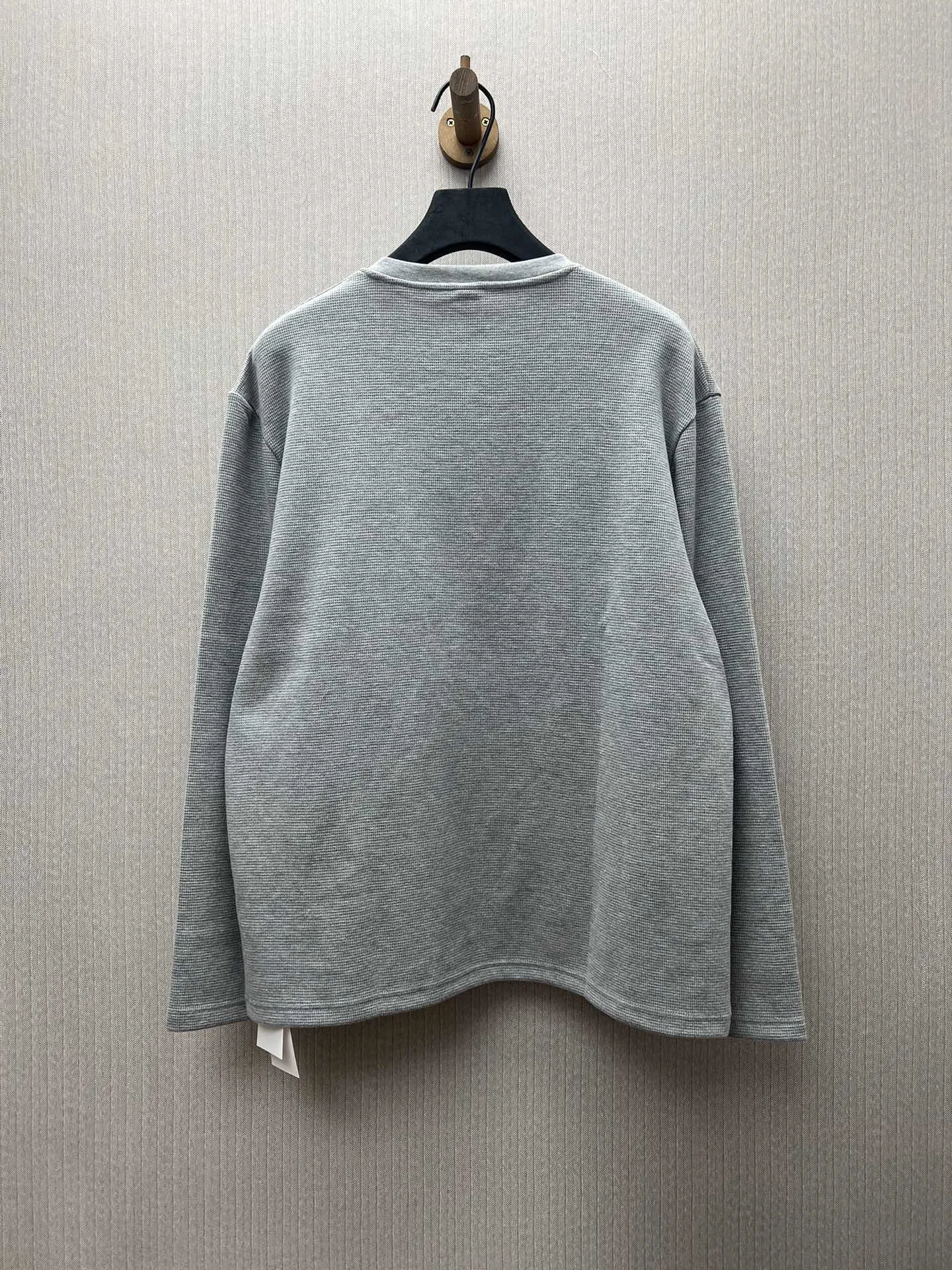 クロエ25SSサンスクリットヘンリーネックグレーワッフルセーター - 画像 (3)