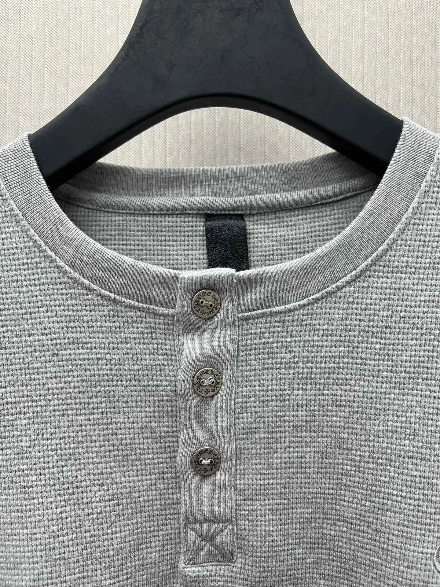 クロエ25SSサンスクリットヘンリーネックグレーワッフルセーター - 画像 (4)