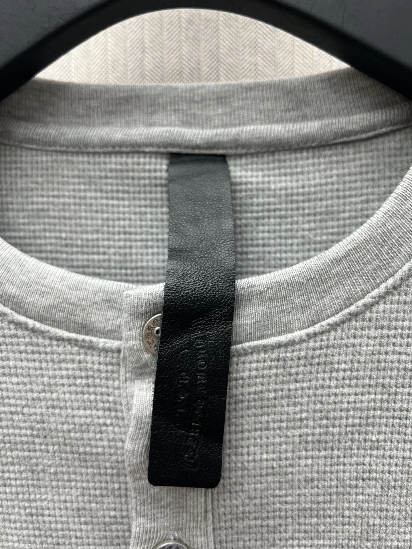 クロエ25SSサンスクリットヘンリーネックグレーワッフルセーター - 画像 (10)