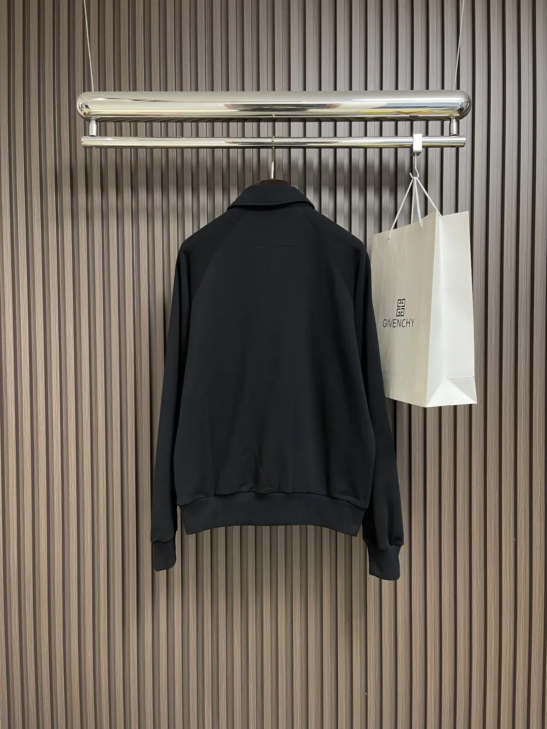 Givenchy ブラック刺繍花冠長袖ポロシャツ - 画像 (3)