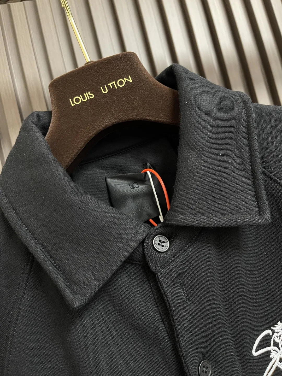 Givenchy ブラック刺繍花冠長袖ポロシャツ - 画像 (7)