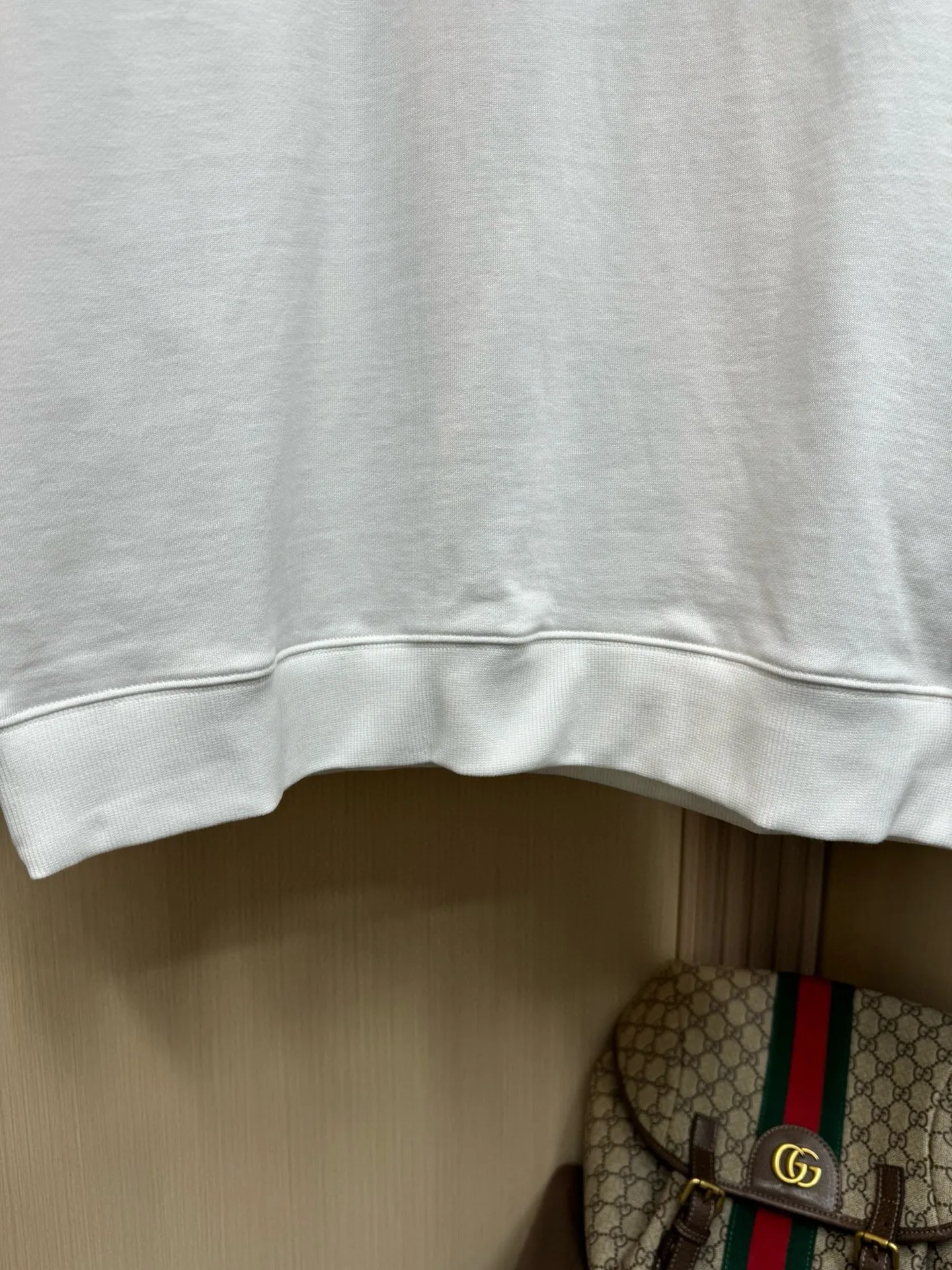 Givenchy ホワイト ロゴバックプリント クルーネックスウェット - 画像 (4)