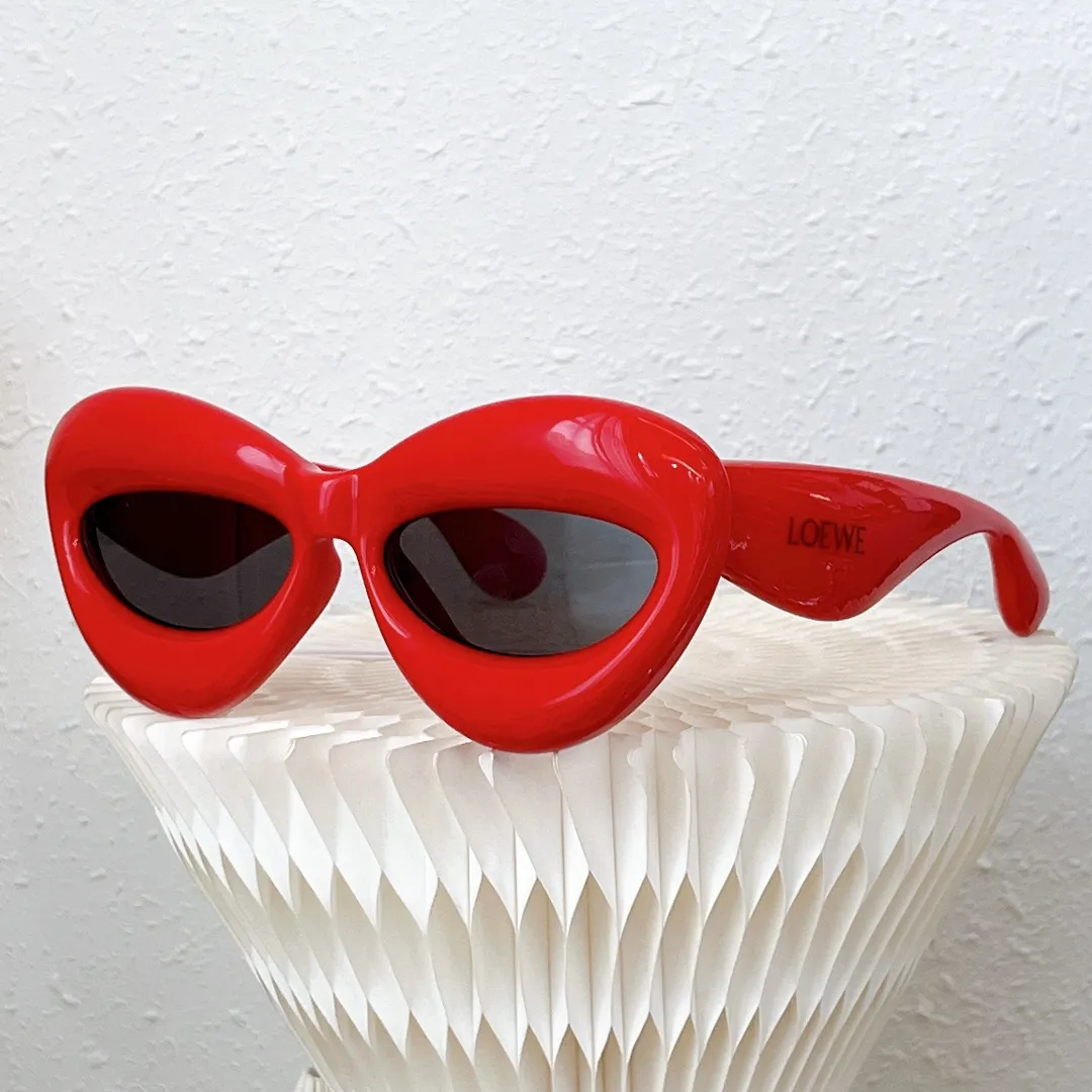 LOEWE新作黒アークサングラスファッション - 画像 (4)