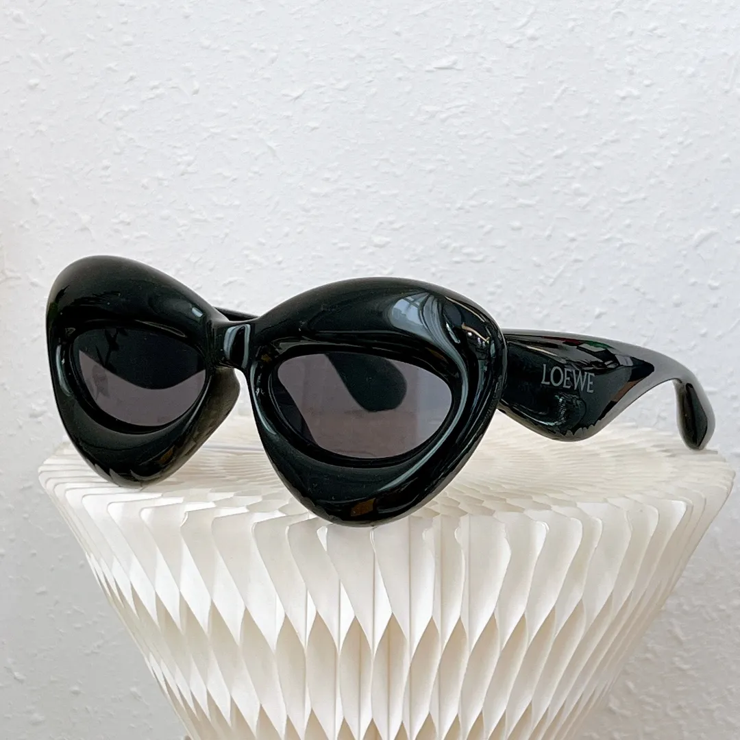 LOEWE新作黒アークサングラスファッション - 画像 (5)