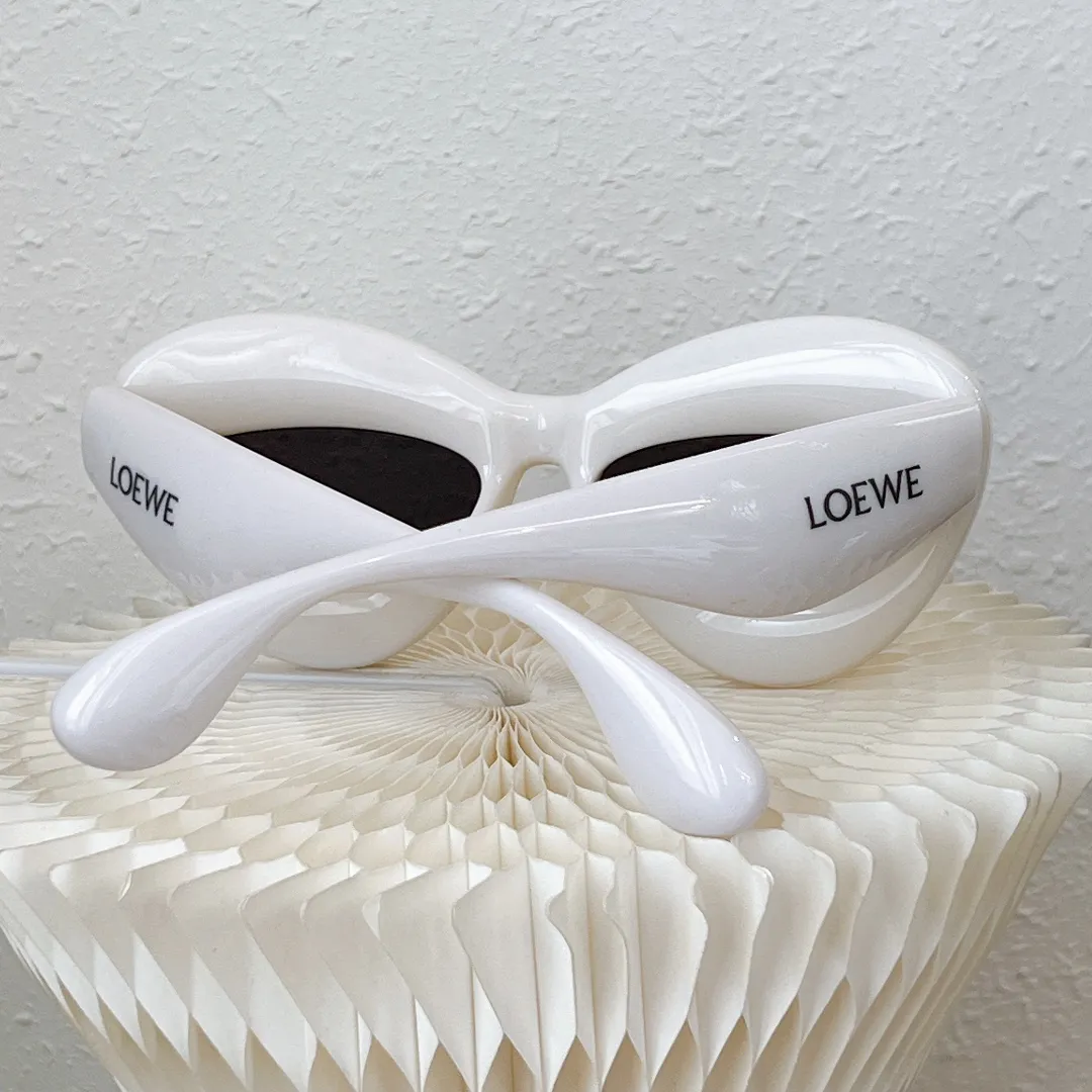 LOEWE新作黒アークサングラスファッション - 画像 (10)