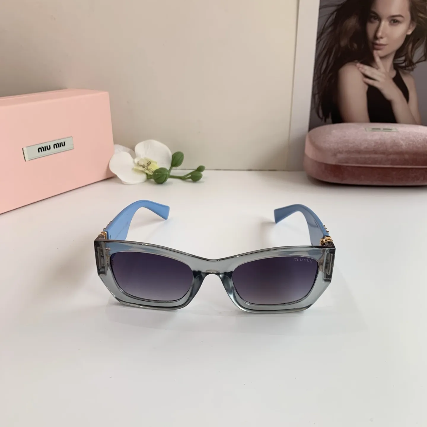 MIUMIU新作黒アークサングラス - 画像 (5)