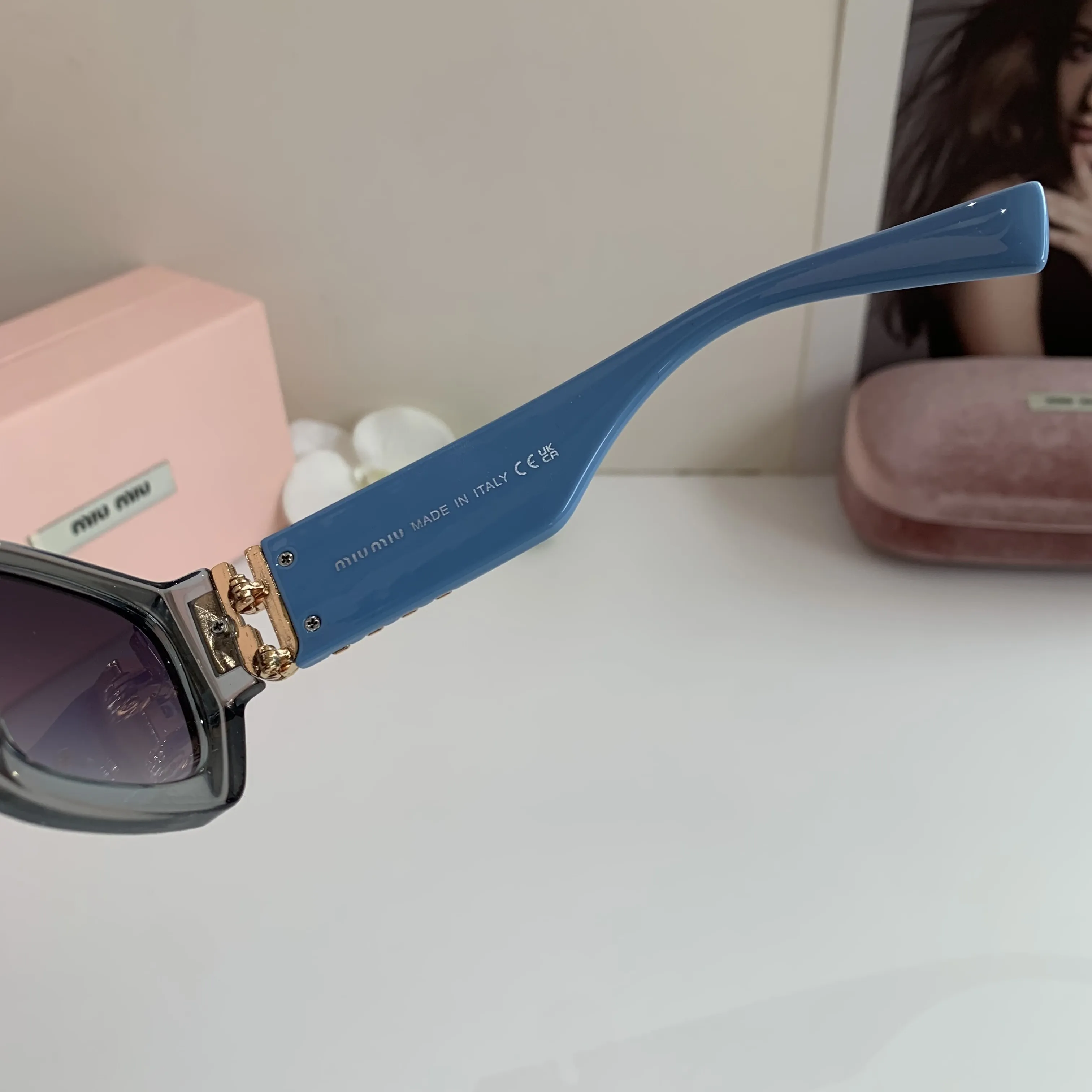 MIUMIU新作黒アークサングラス - 画像 (6)