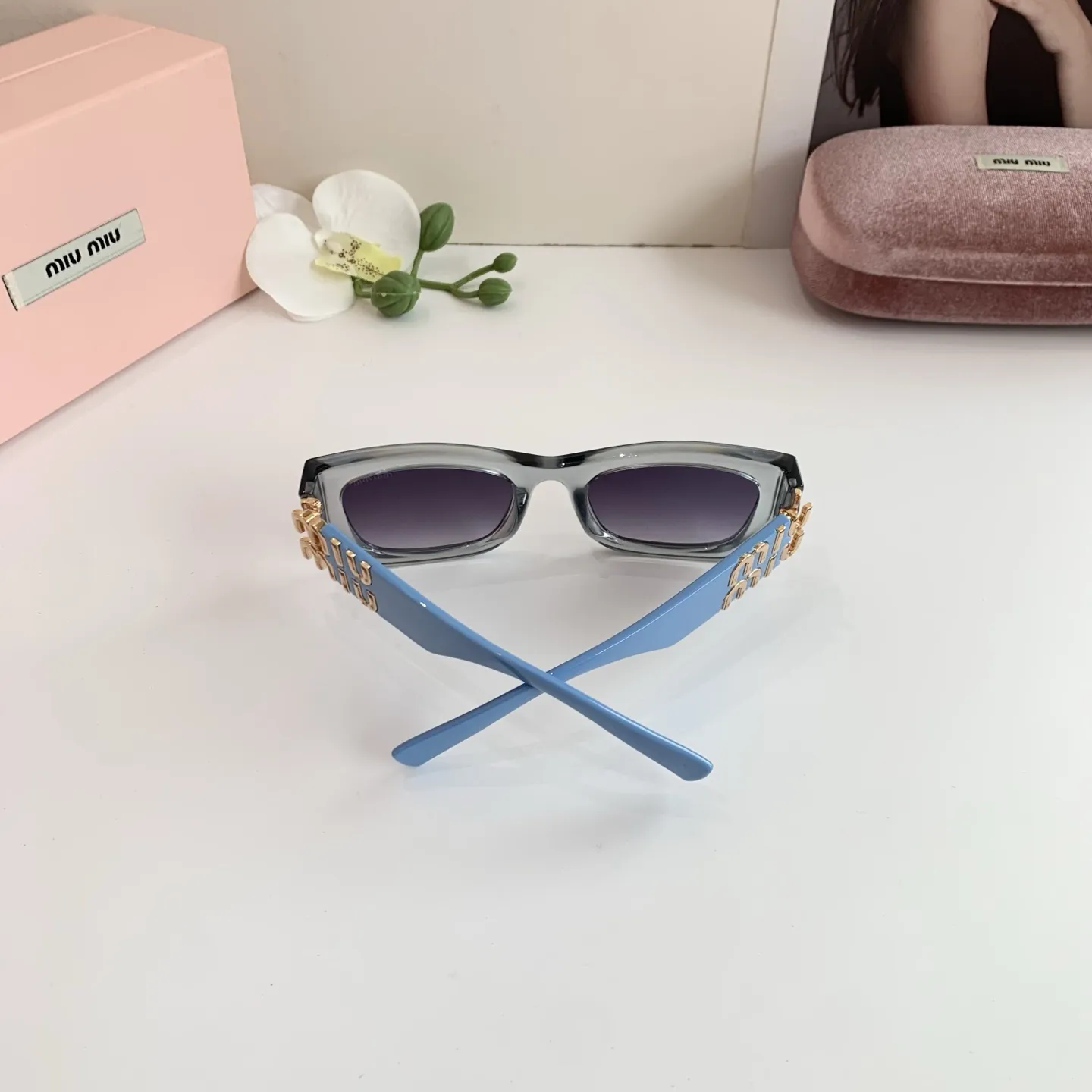 MIUMIU新作黒アークサングラス - 画像 (9)