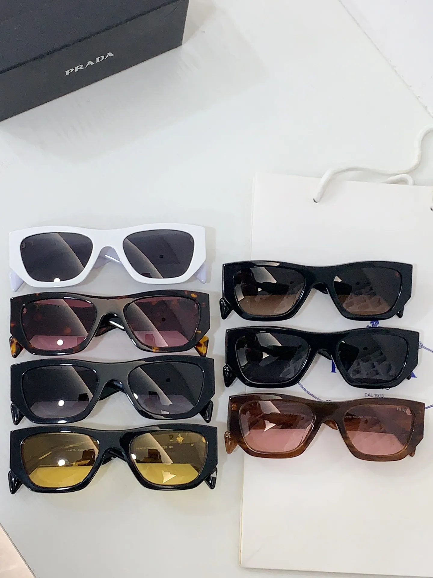 プラダ新作白サングラスアークデザイン - 画像 (10)