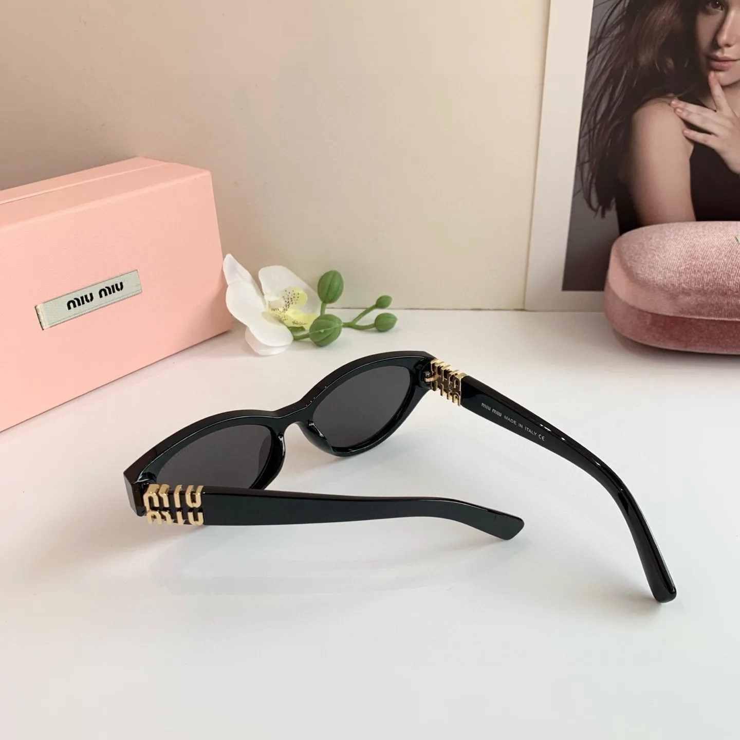MIUMIU 新作黒キャッツアイサングラス - 画像 (8)