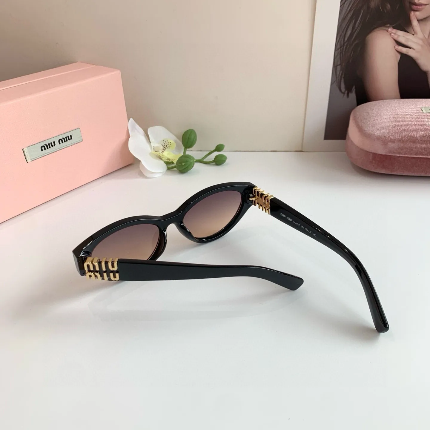 ミウミウ新作黒キャッツアイサングラス - 画像 (8)