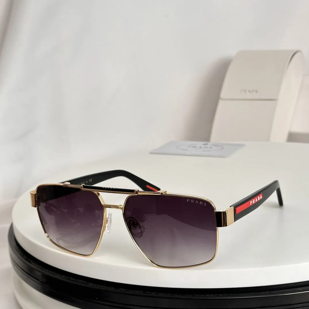 プラダ新作黒アークサングラスファッション