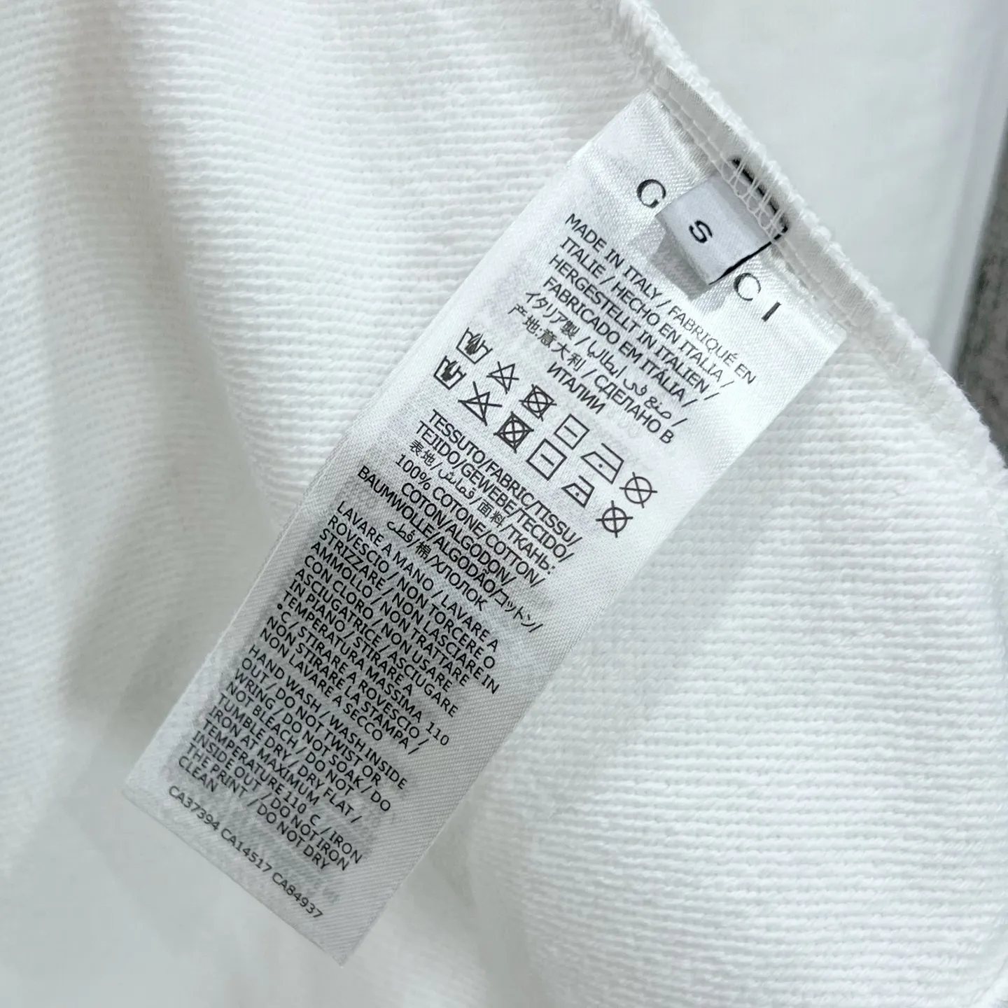 GUCCI 白黒ロゴプリントフーディー2025新作 - 画像 (12)