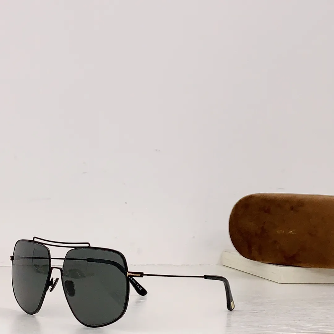 TOM FORD新作黒アークサングラスFT0927 - 画像 (3)