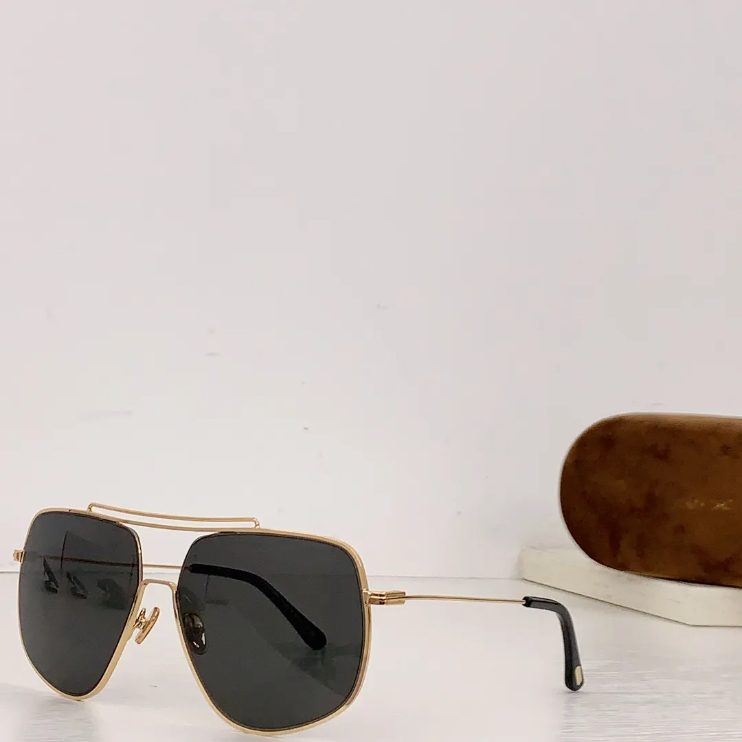 TOM FORD新作黒アークサングラスFT0927 - 画像 (4)