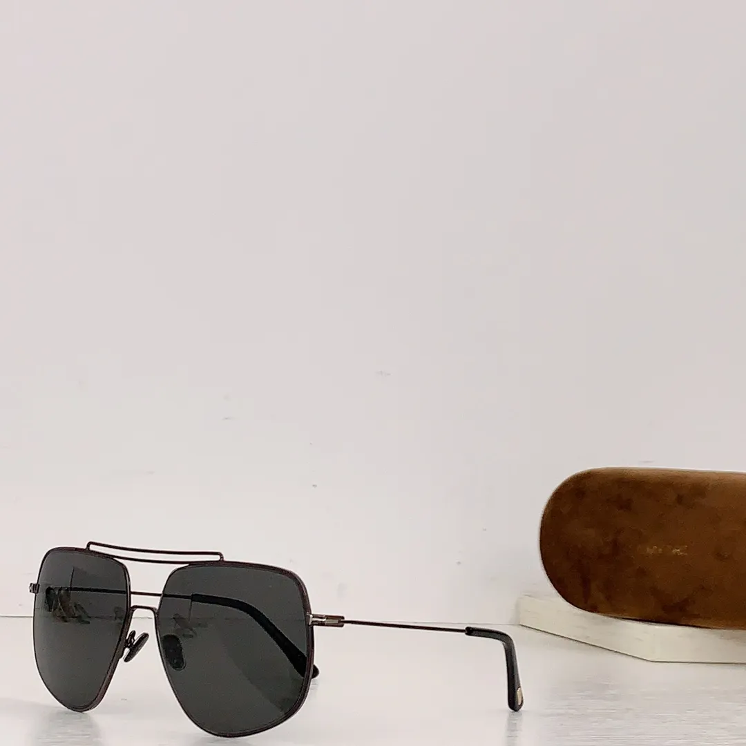 TOM FORD新作黒アークサングラスFT0927 - 画像 (6)