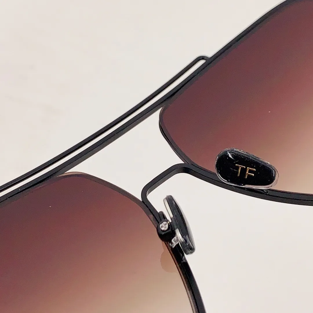 TOM FORD新作黒アークサングラスFT0927 - 画像 (8)