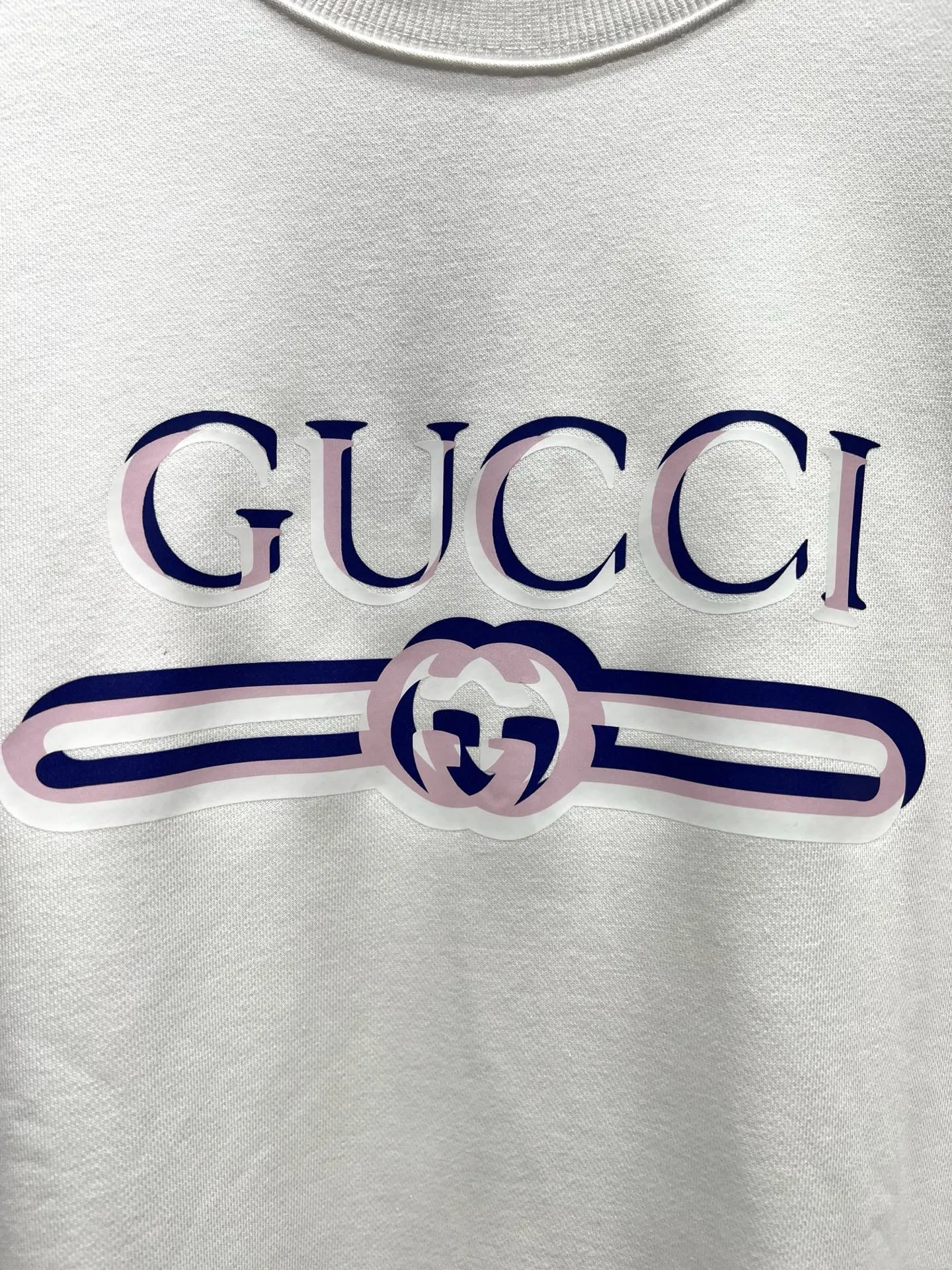 Gucci 白と黒のコントラストが美しいファントムレタリングのクルーネックスウェットシャツ - 画像 (5)