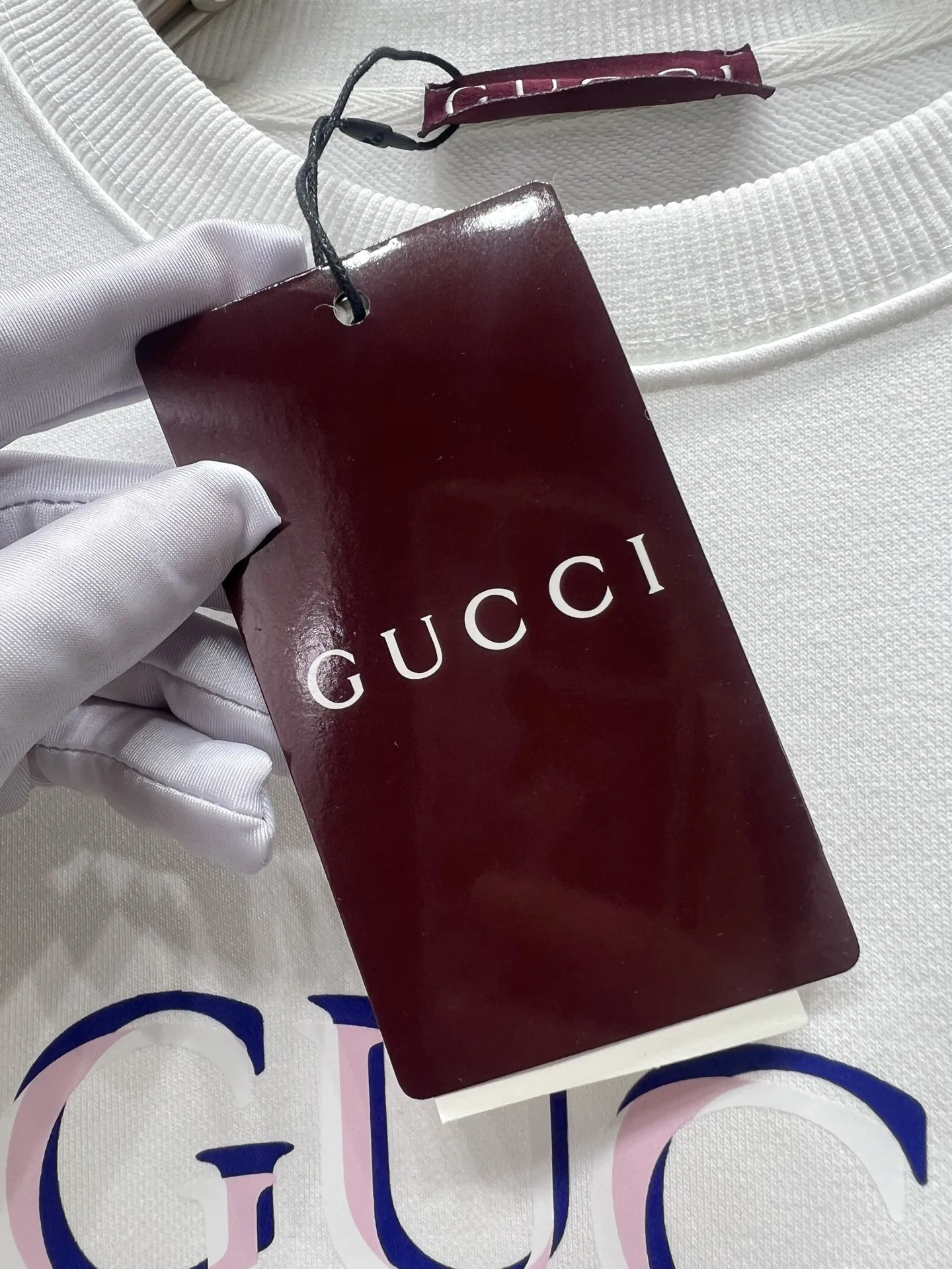 Gucci 白と黒のコントラストが美しいファントムレタリングのクルーネックスウェットシャツ - 画像 (7)