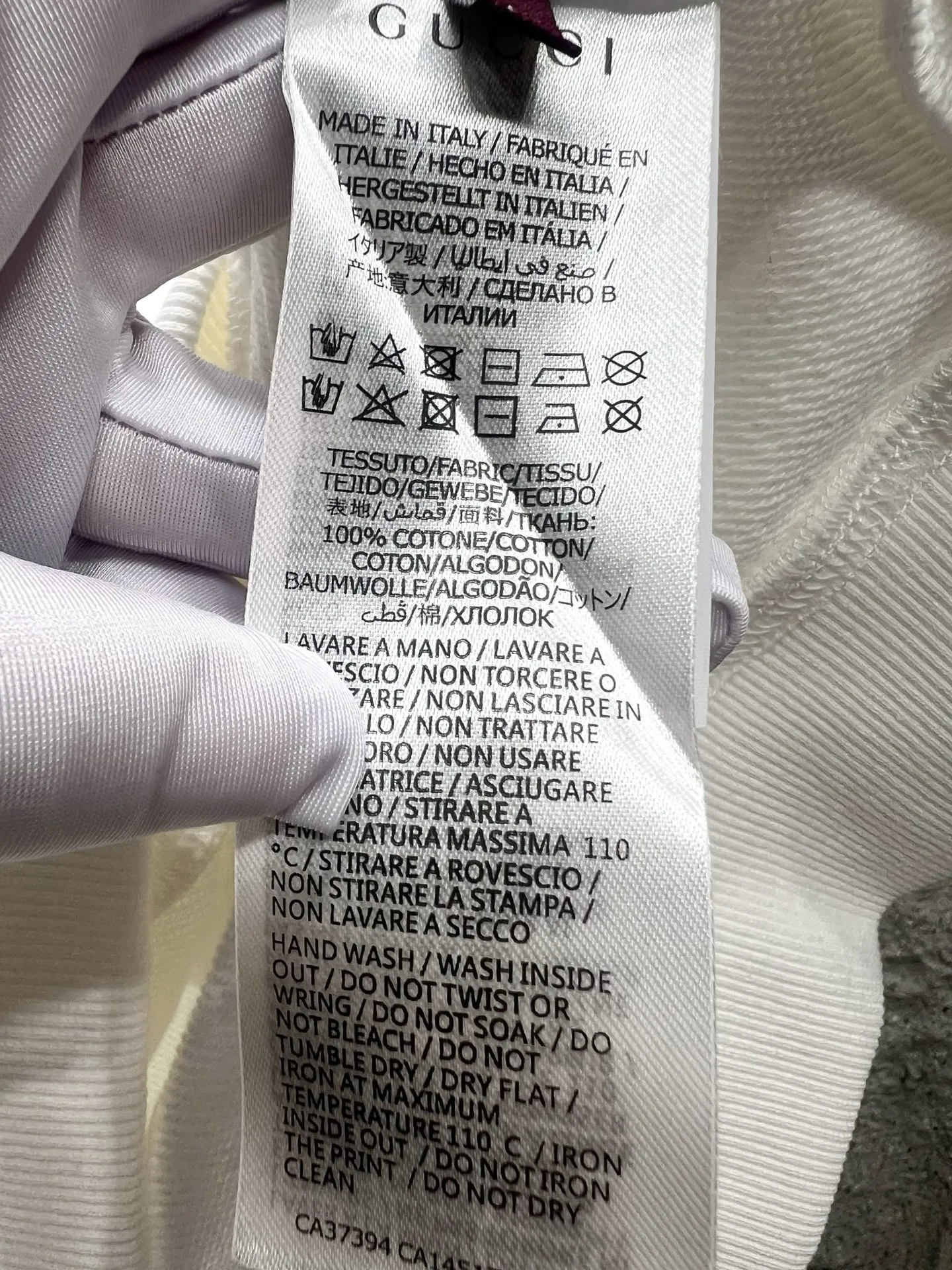 Gucci 白と黒のコントラストが美しいファントムレタリングのクルーネックスウェットシャツ - 画像 (8)