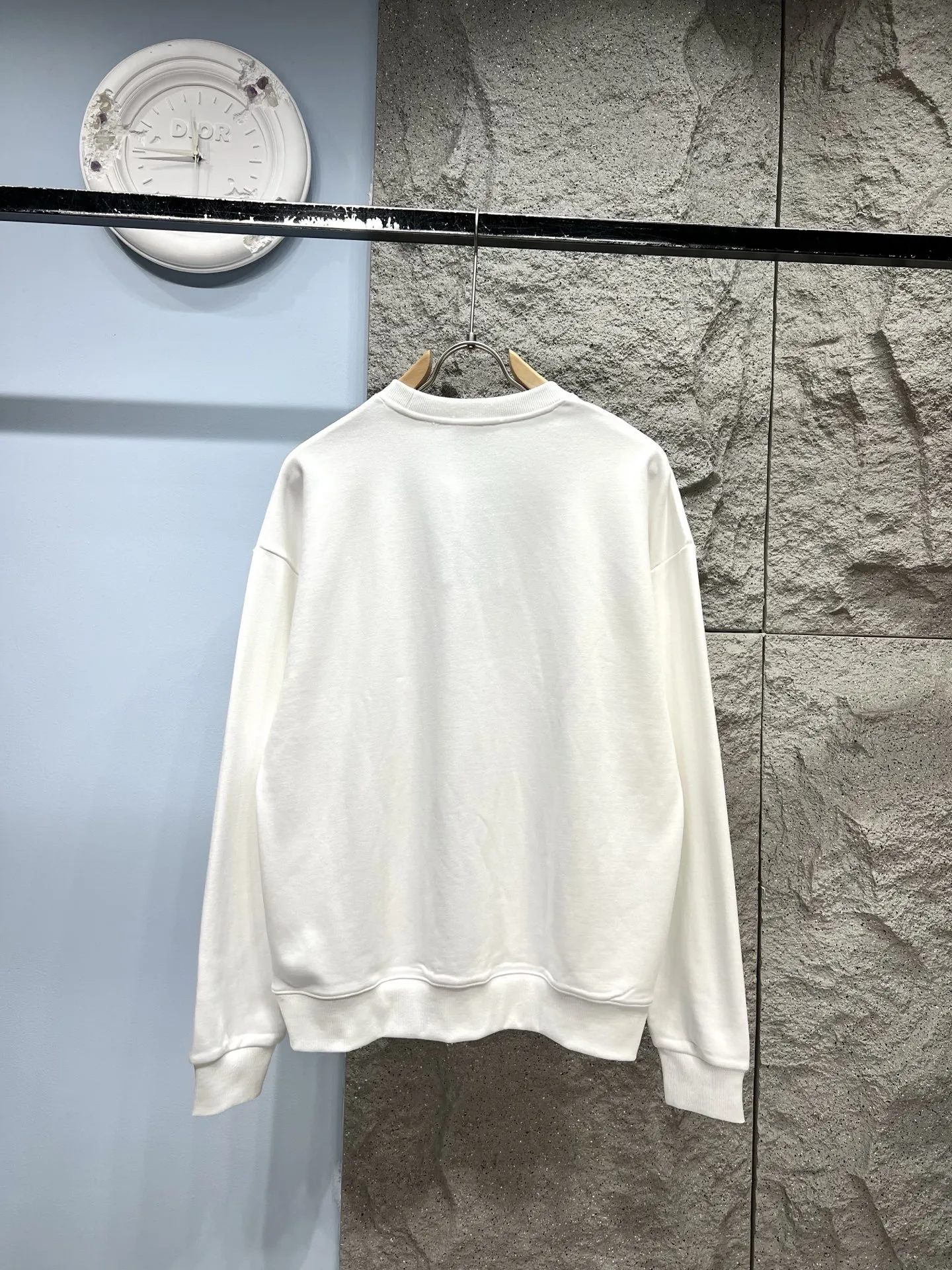 Gucci 白黒カラーロゴプリントラグランセーター - 画像 (10)