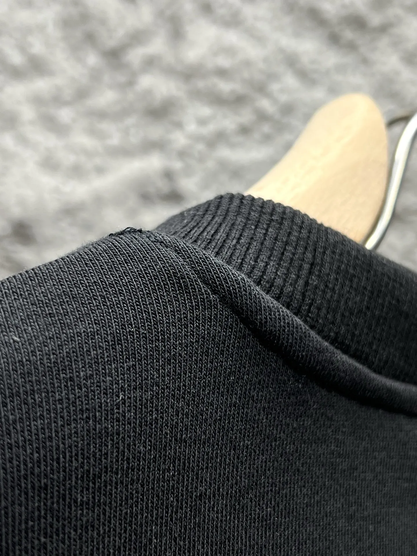 Gucci 黒の縦縞とコントラストのある文字のクルーネック スウェットシャツ - 画像 (9)