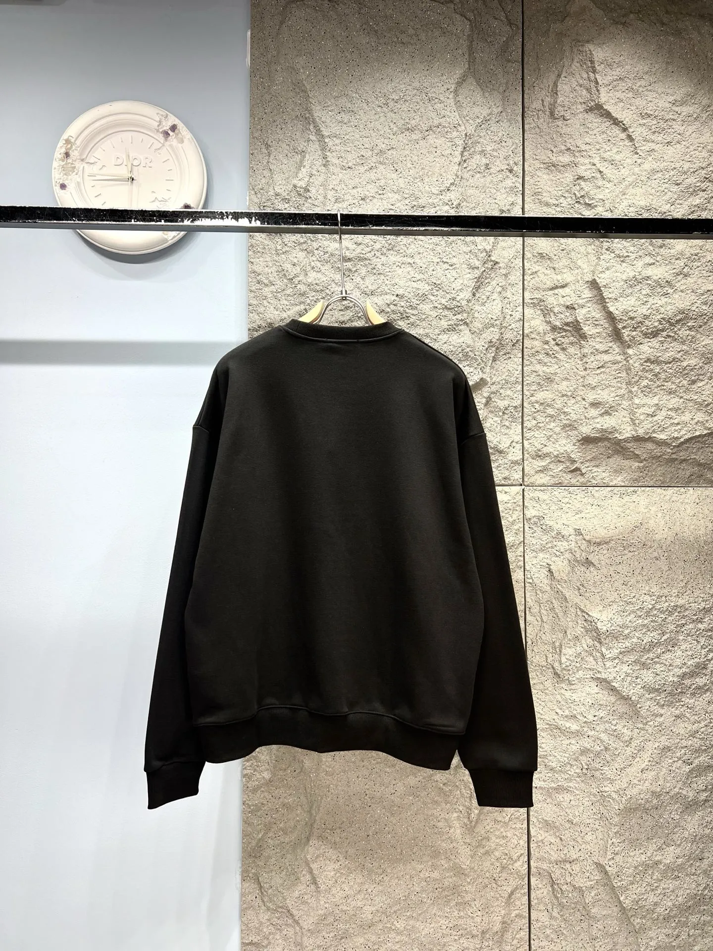 Gucci 黒の縦縞とコントラストのある文字のクルーネック スウェットシャツ - 画像 (10)