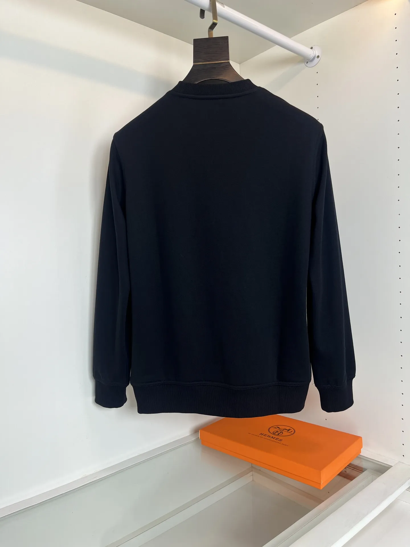 エルメス2025秋冬黒クルーネックパーカー - 画像 (3)