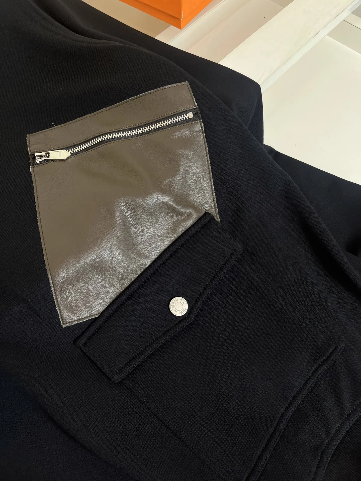 エルメス2025秋冬黒クルーネックパーカー - 画像 (6)