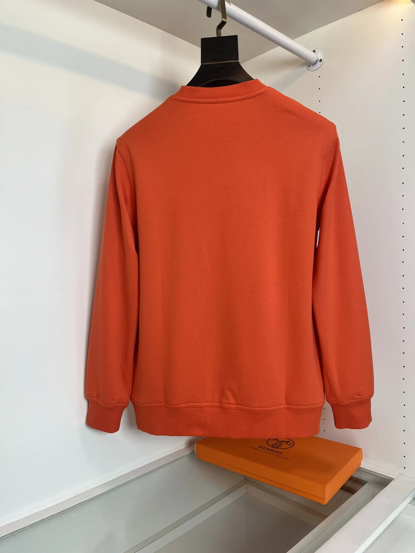 エルメス2025秋冬オレンジカラーセーター - 画像 (3)