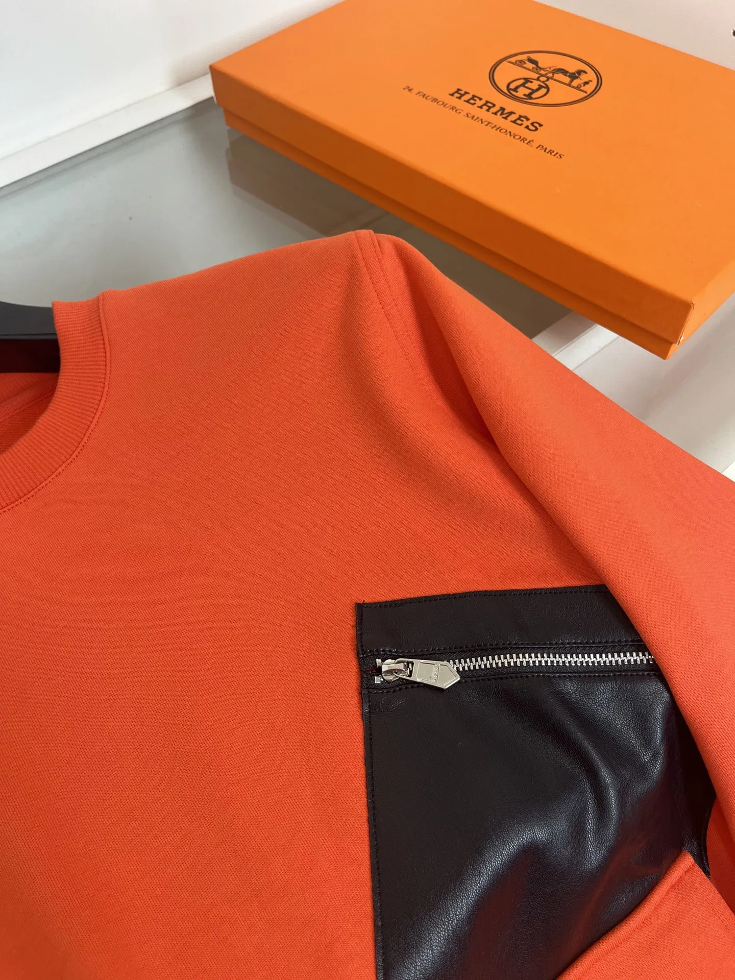 エルメス2025秋冬オレンジカラーセーター - 画像 (6)