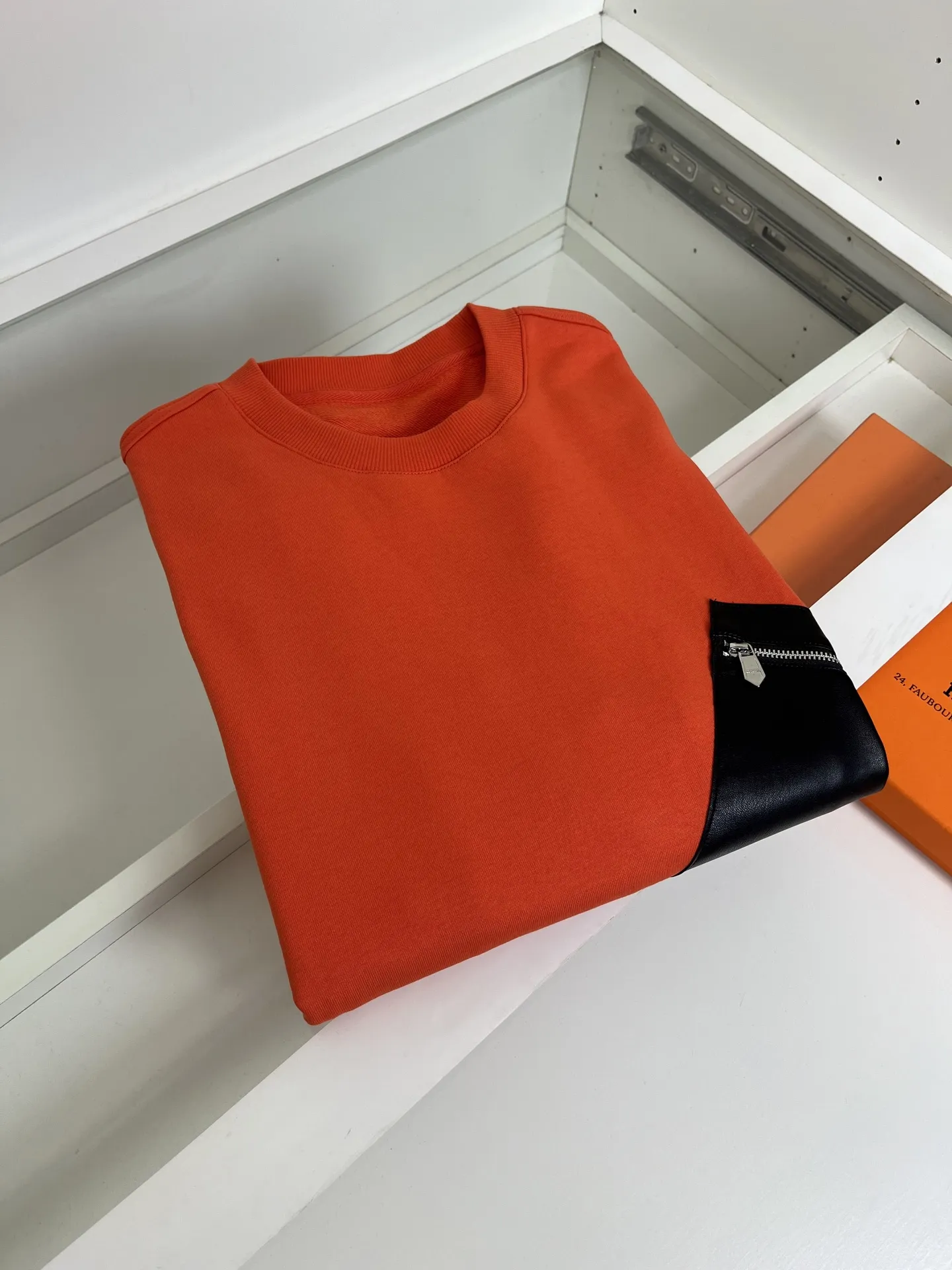 エルメス2025秋冬オレンジカラーセーター - 画像 (9)
