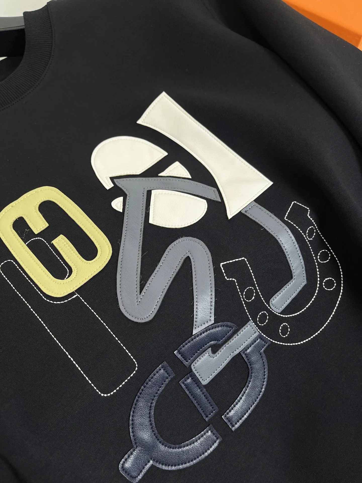 エルメス H Puzzle 黒 クルーネックセーター - 画像 (6)