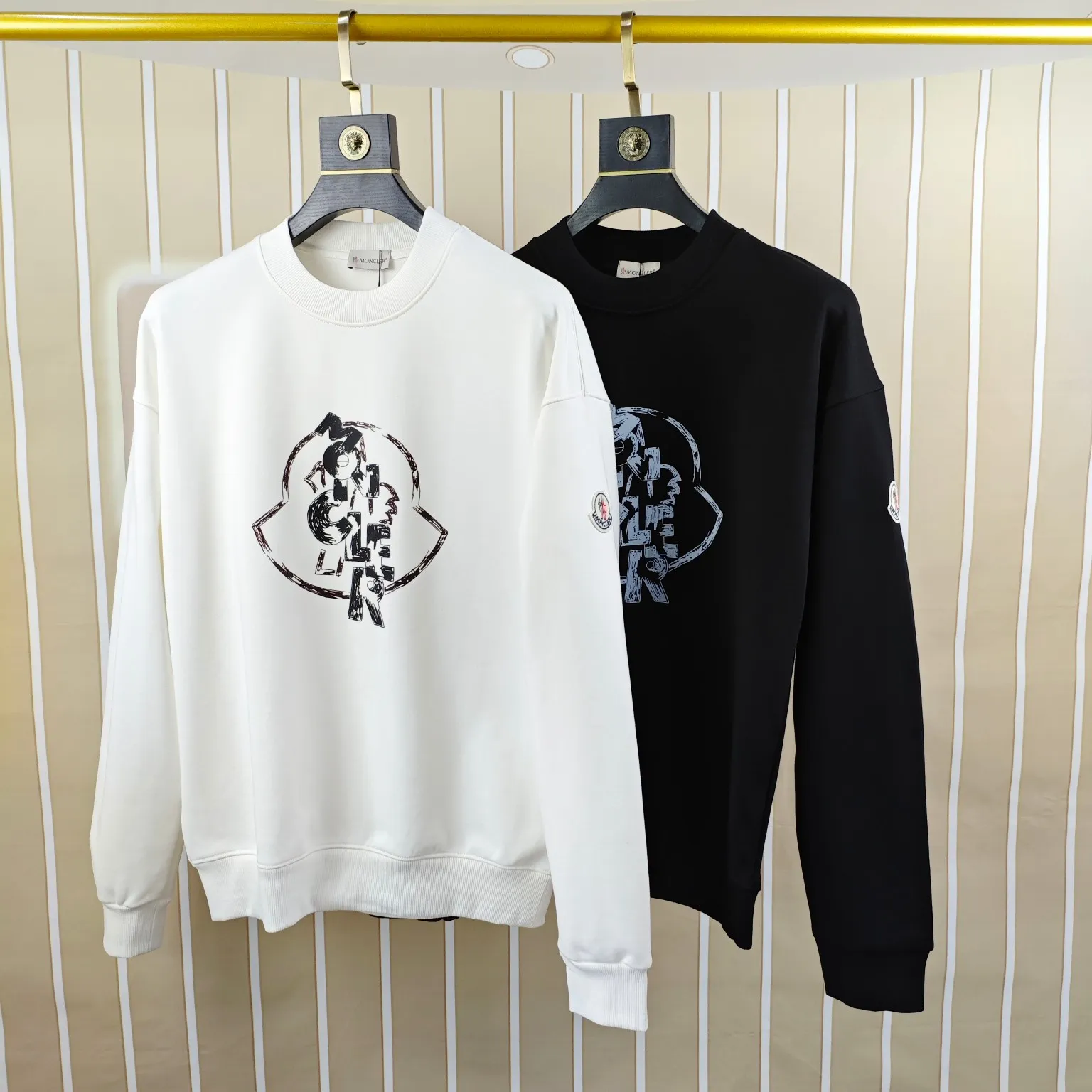 Moncler 黒ロゴプリントスウェット - 画像 (4)