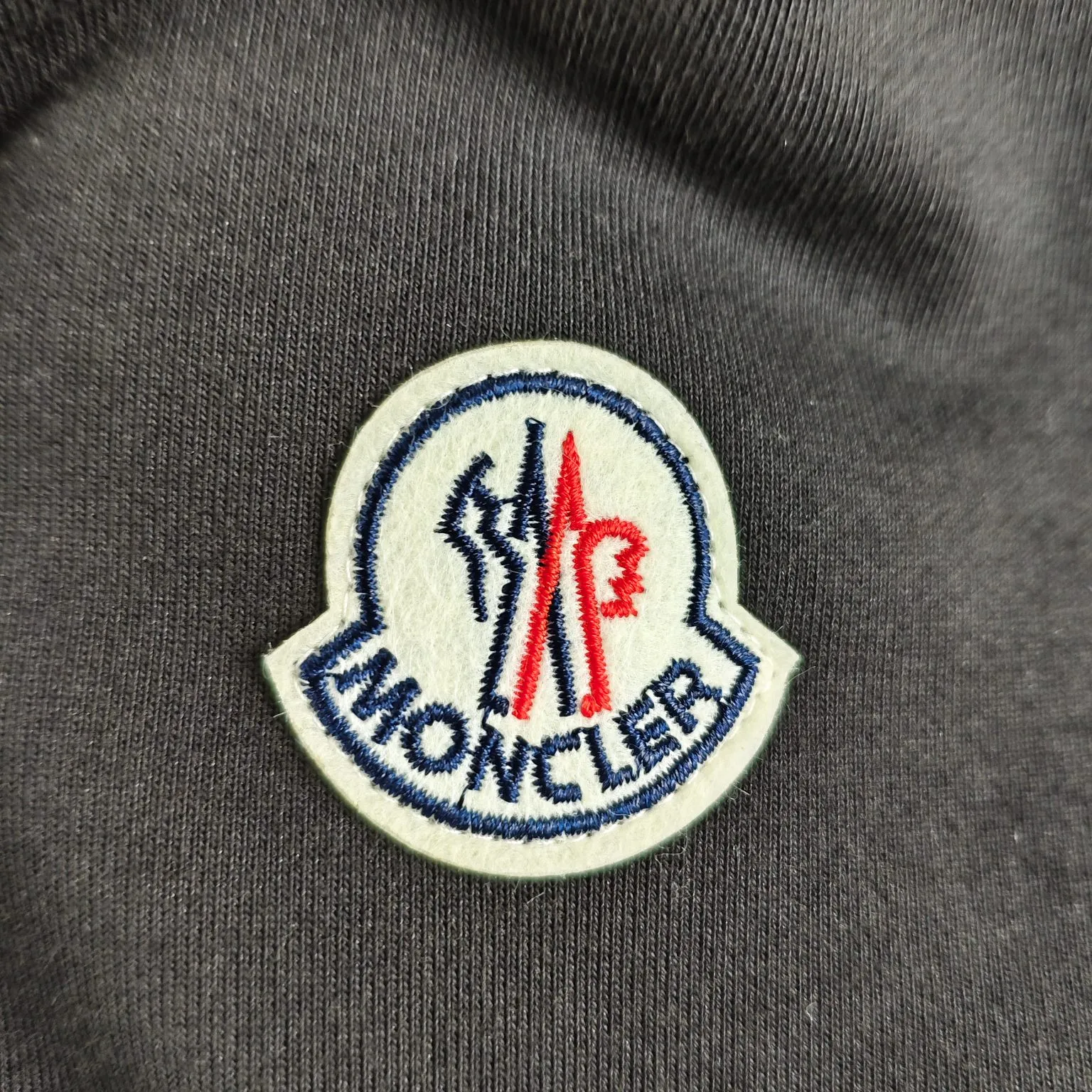 Moncler 黒ロゴプリントスウェット - 画像 (8)