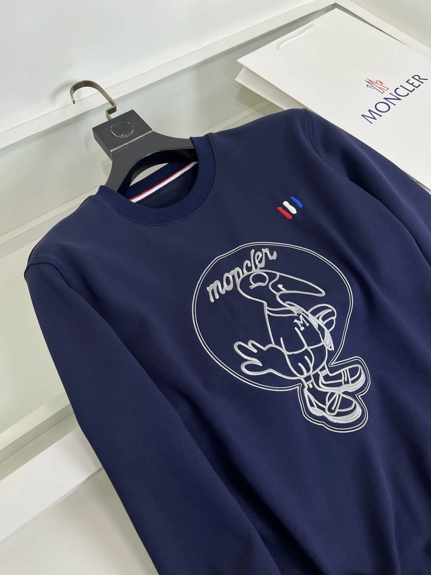 Moncler モンクレール 2025秋冬 ブルー 刺繍ロゴスウェット - 画像 (4)