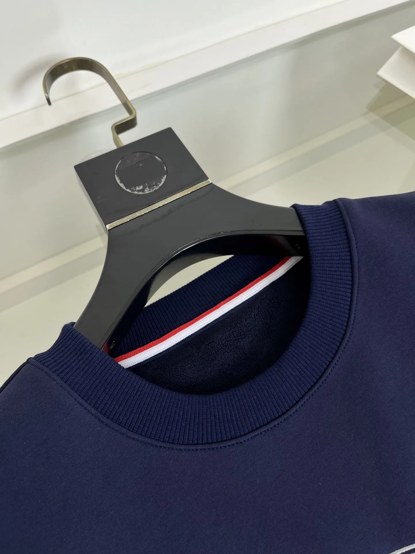 Moncler モンクレール 2025秋冬 ブルー 刺繍ロゴスウェット - 画像 (5)