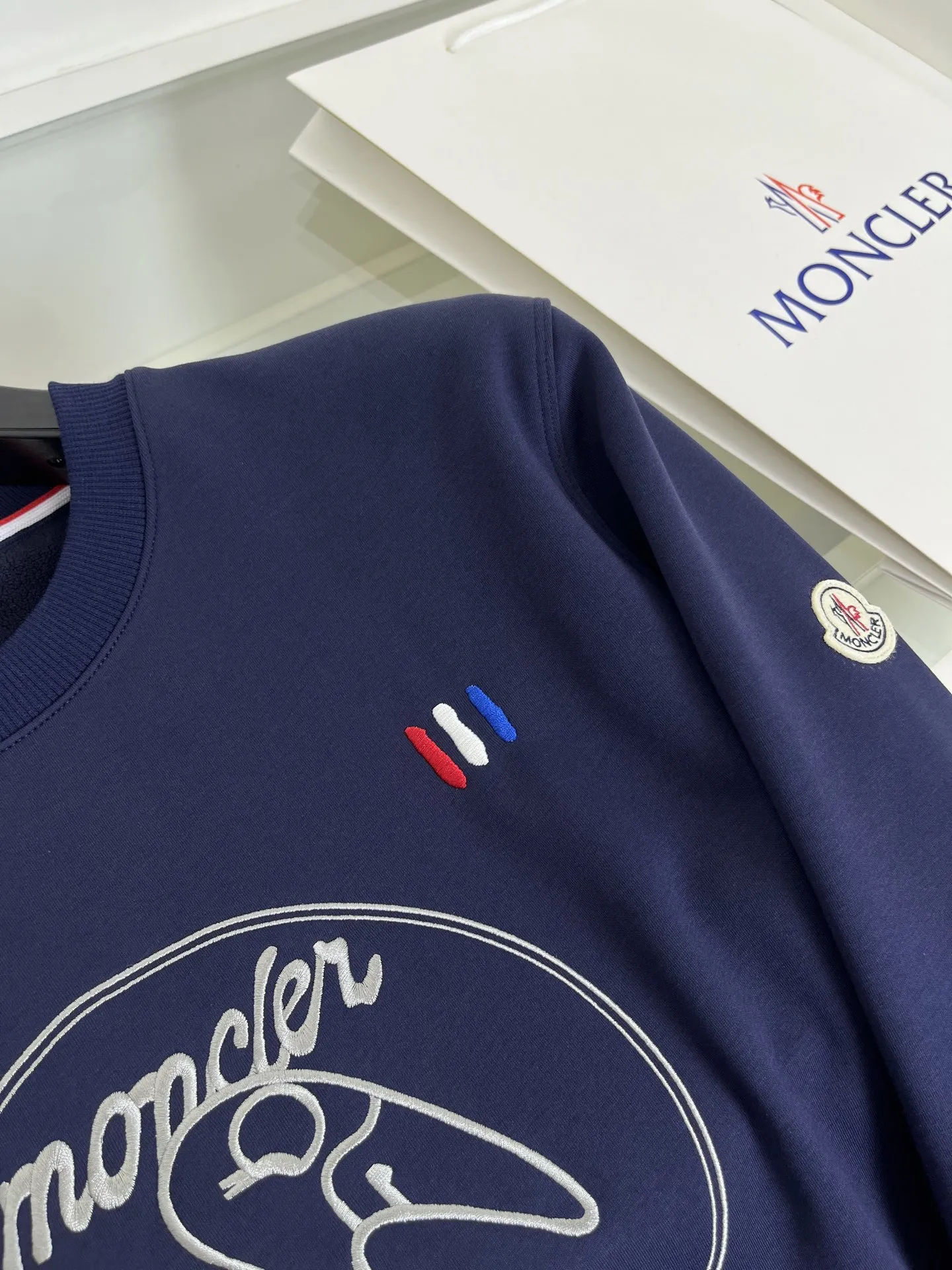 Moncler モンクレール 2025秋冬 ブルー 刺繍ロゴスウェット - 画像 (6)