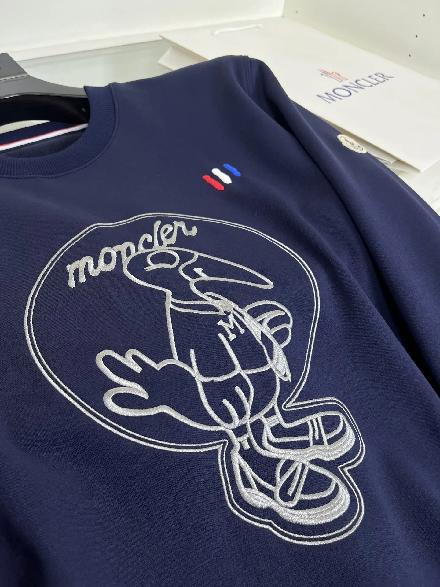 Moncler モンクレール 2025秋冬 ブルー 刺繍ロゴスウェット - 画像 (7)